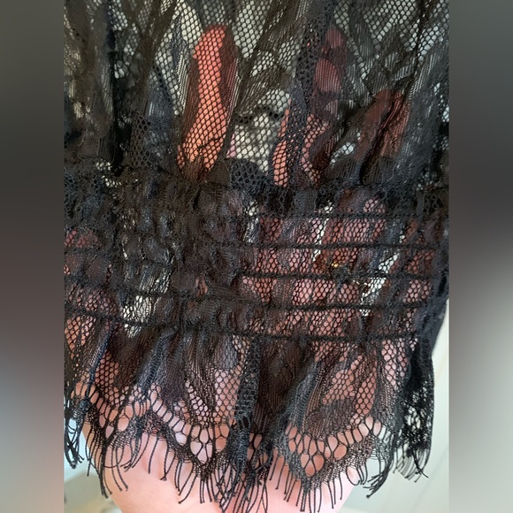 Like New - Gorgeous soft lace black blouse - Picture 3 of 6